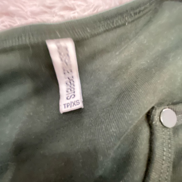 joshua perets green crop top fits a and Xs - Picture 3 of 3